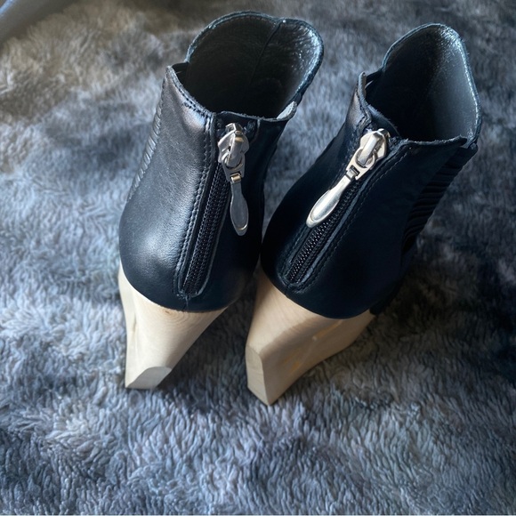 Grey City Slash Wood Cutout Wedges